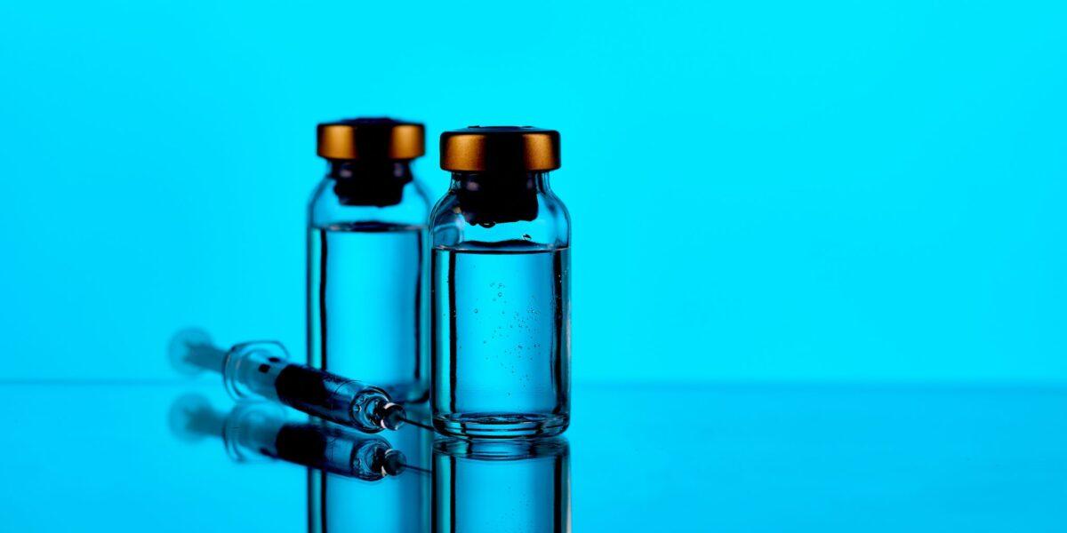 Johnson & Johnson amână livrările de vaccin anti-COVID în Europa pe fondul îngrijorărilor legate de cazurile de tromboză în SUA