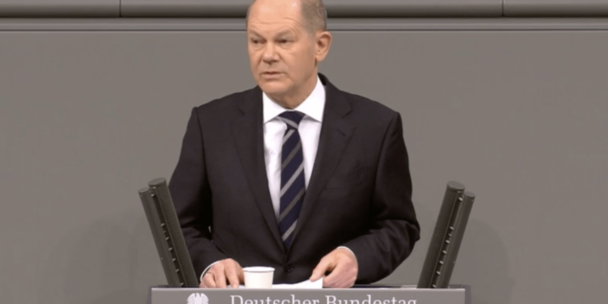 Cancelarul Olaf Scholz, la primul discurs în Bundestag înainte de primul său Consiliu European: Rusia va plăti “un preţ mare” dacă va încălca frontierele Ucrainei