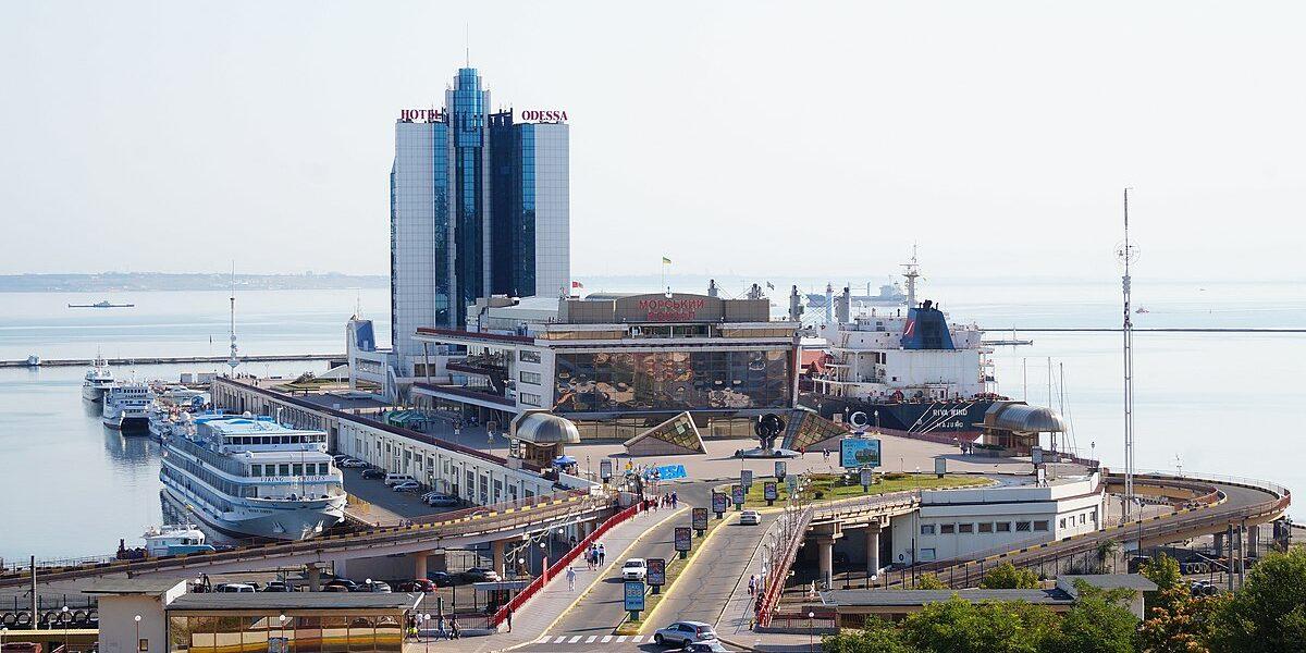 Navelor rusești nu mai au voie să intre în porturile ucrainene. Interdicţia a intrat în vigoare azi
