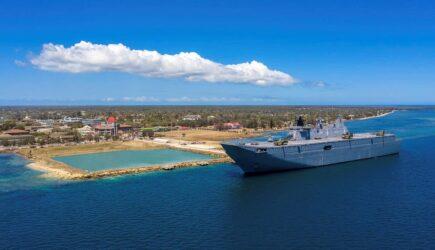 Marina Militara Regală Australiană livrează provizii către Tonga
