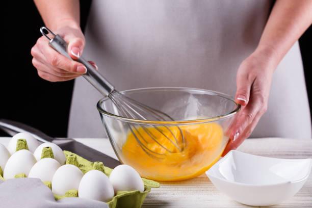 Pentru a face o omleta ai nevoie nu numai de oua sparte, ci si de cineva care sa le sparga.