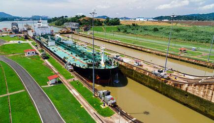 Navigând  prin Canalul Panama
