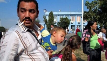 Sute de români cer azil la granița de sud a SUA susținând că Putin invadează România