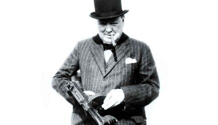 Sondajele din Anglia indica faptul  că unul din cinci adolescenți  îl consideră pe Winston Churchill un personaj fictiv.