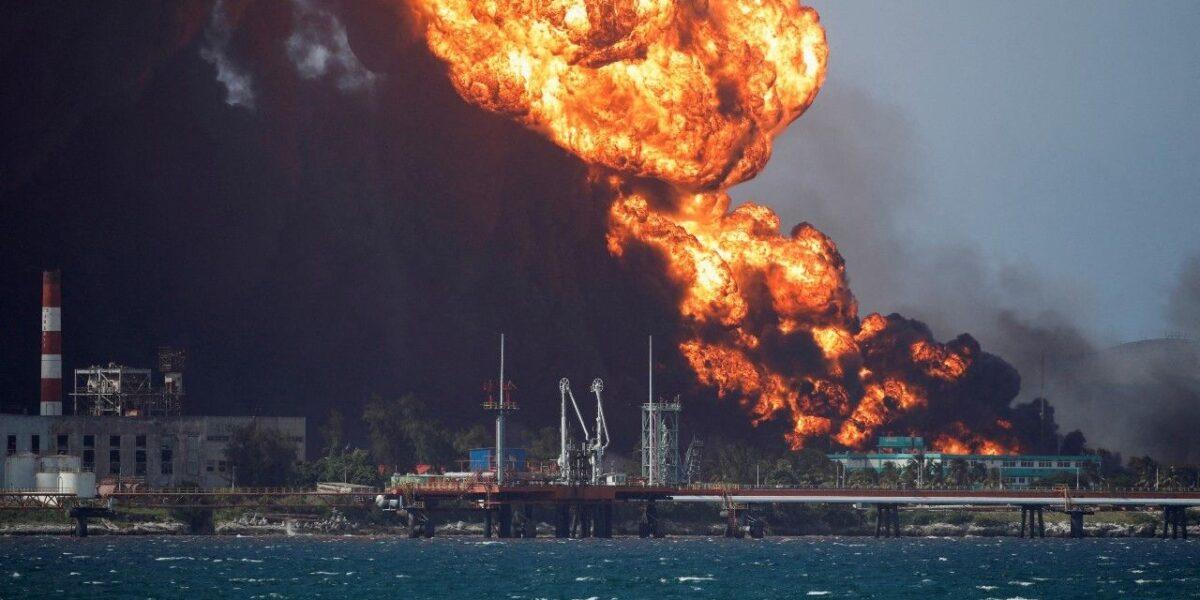 Al treilea rezervor arde în terminalul petrolier din Matanzas /Cuba